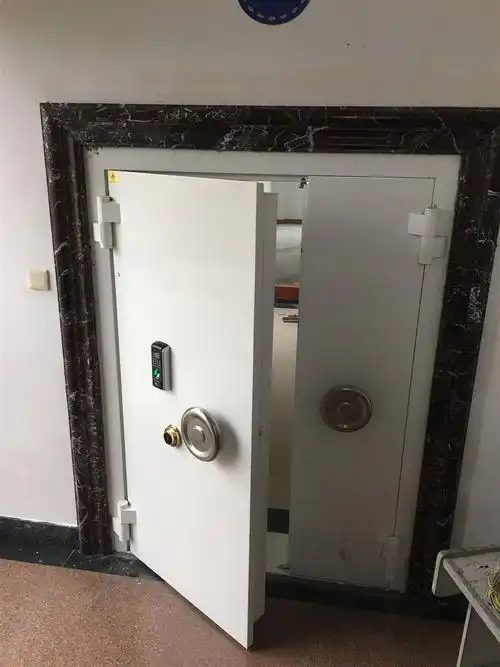 手动和自动金库门哪个好